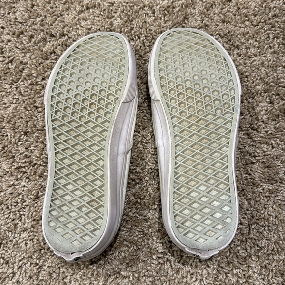 White vans - Picture 2 of 4